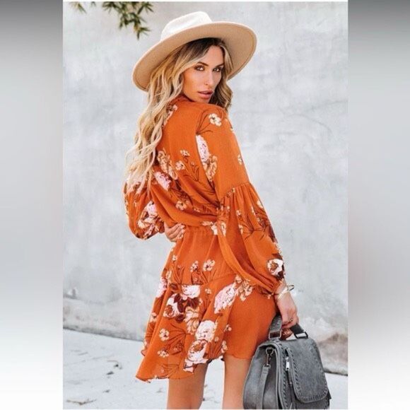 ✨Vici Floral Boho Mini Dress Amber Lancaster’s Picks✨ - Picture 3 of 7
